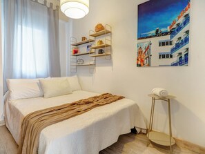 1 bedroom, iron/ironing board, free WiFi, bed sheets - Velero Attic by Hello Homes Sitges (Sitges)