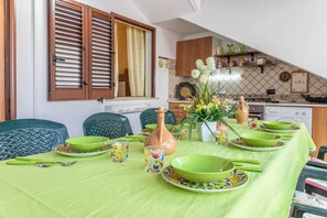 Comfort Villa | Dapur peribadi | Peti sejuk/penyejuk beku saiz penuh, ketuhar, dapur 