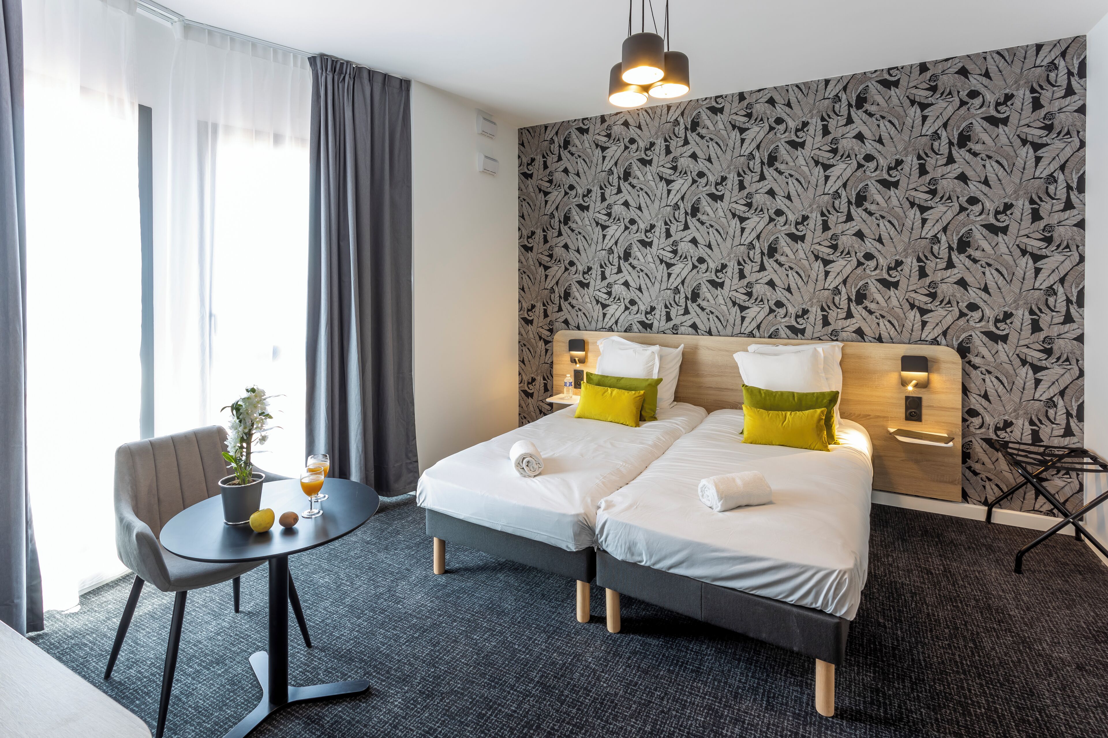 standard twin room | 1 bedroom, in-room safe, desk, blackout curtains