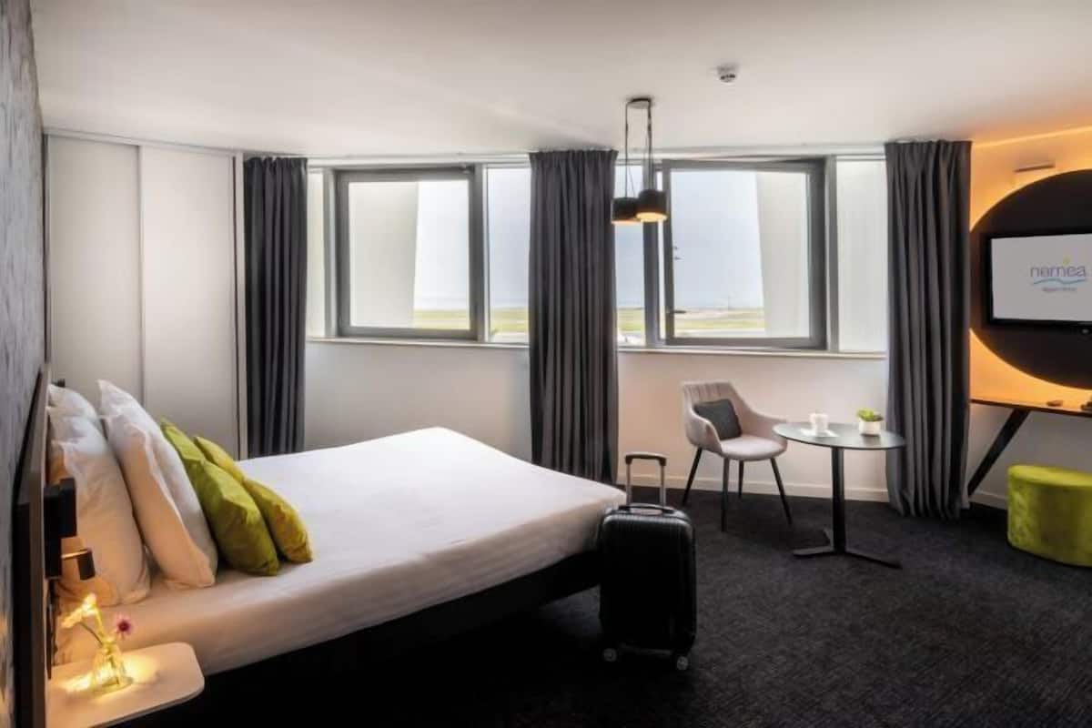 In-room safe, desk, blackout drapes, soundproofing