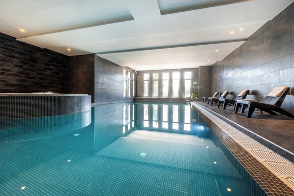 Indoor pool, seasonal outdoor pool, sun loungers