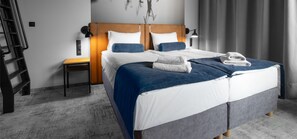 Sengetøy av topp kvalitet, memory foam-senger og safe på rommet