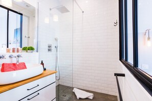 Tina y toallas 