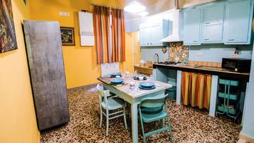 Mikrowelle, Ofen, Herdplatte, Geschirrspüler