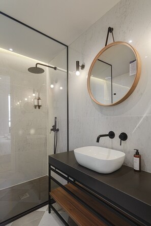 Shower, towels