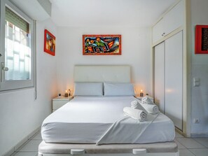1 habitación, tabla de planchar con plancha, wifi gratis y ropa de cama 