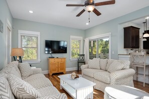 TV - Colin's Cabin at Devonshire Place (Kill Devil Hills)