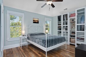 3 bedrooms, iron/ironing board, free WiFi, bed sheets - Colin's Cabin at Devonshire Place (Kill Devil Hills)