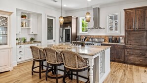 Coffee/tea maker, fridge, microwave, oven - Family Home | Beach Access | Private Guest House (Inlet Beach)