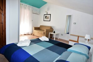 2 bedrooms, desk, iron/ironing board, travel cot - Tiffany Home (Cefalù)