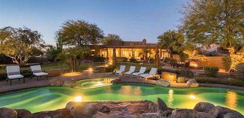 Stylish Arizona Abode - Desert Oasis w/ sprawling mtn views