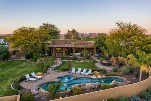 Stylish Arizona Abode - Desert Oasis w/ sprawling mtn views