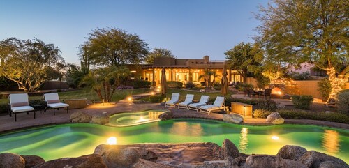 Stylish Arizona Abode - Desert Oasis w/ sprawling mtn views