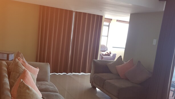 Living area - Stunning 3-bed Apartment in Durban (Durban)