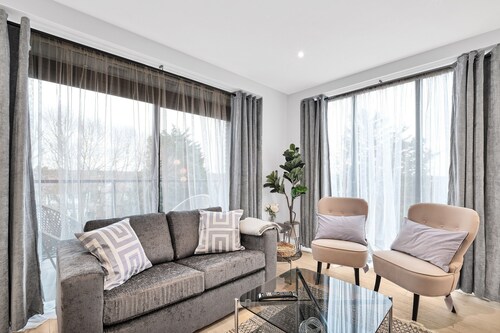 Belmore 1 & 2 Bedroom Luxury Apartment