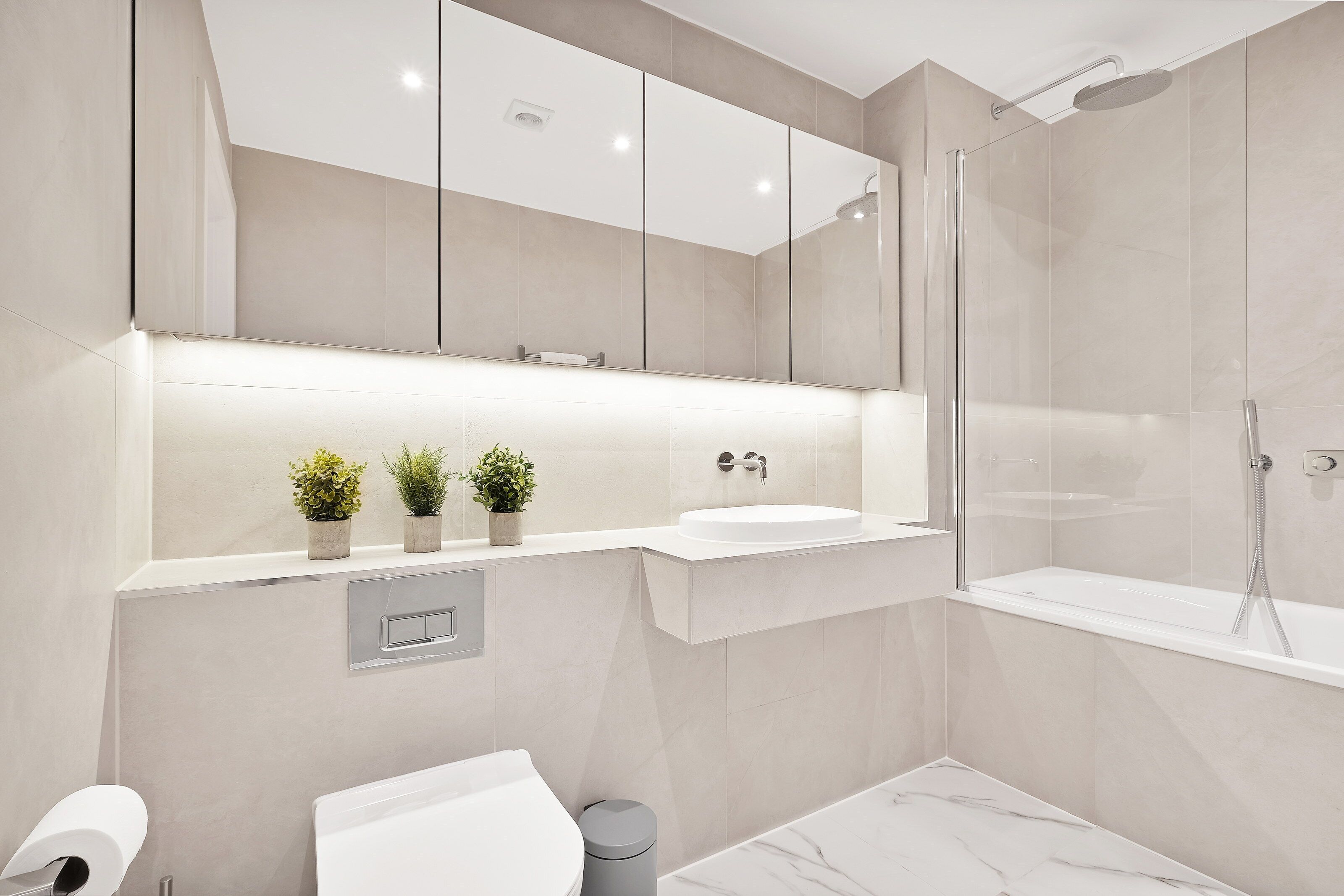 Exclusive Apartment | Bathroom | Hair dryer, towels