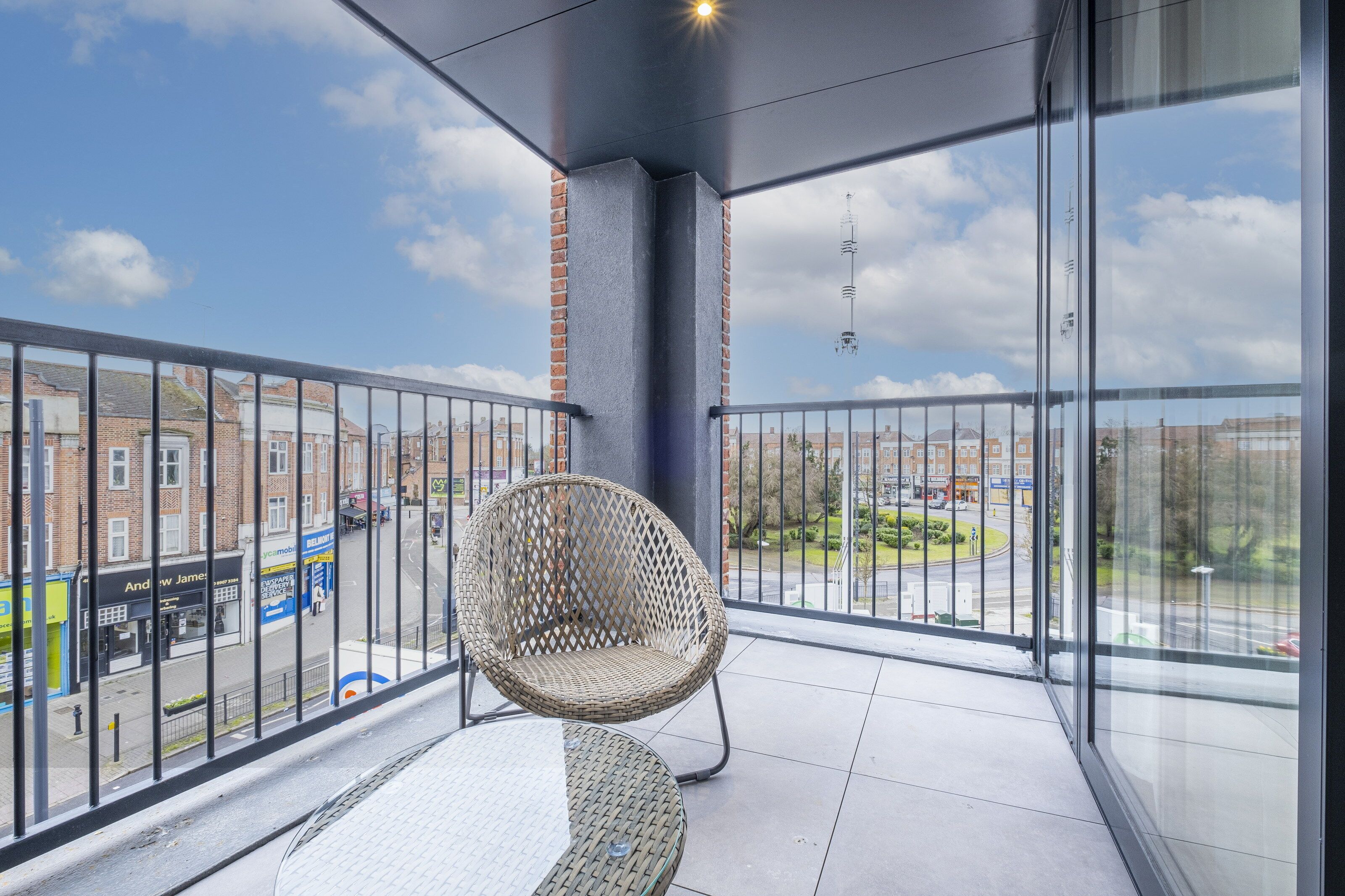 Classic Apartment | Laptop workspace, bed sheets