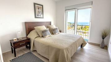 2 dormitorios, caja fuerte, tabla de planchar con plancha