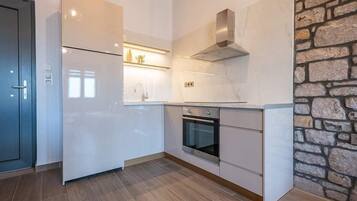 Réfrigérateur, bouilloire électrique