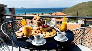 In-room dining - Lithoessa Luxury Apartments (Lemnos)