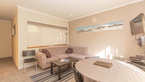 TV - Charvel - 1/35 Gippsland Street (Jindabyne)