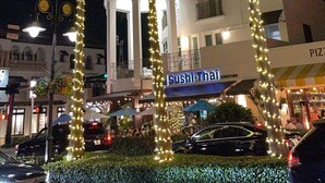 A building with a sign for 'Sushi-Thai Downtown'.
