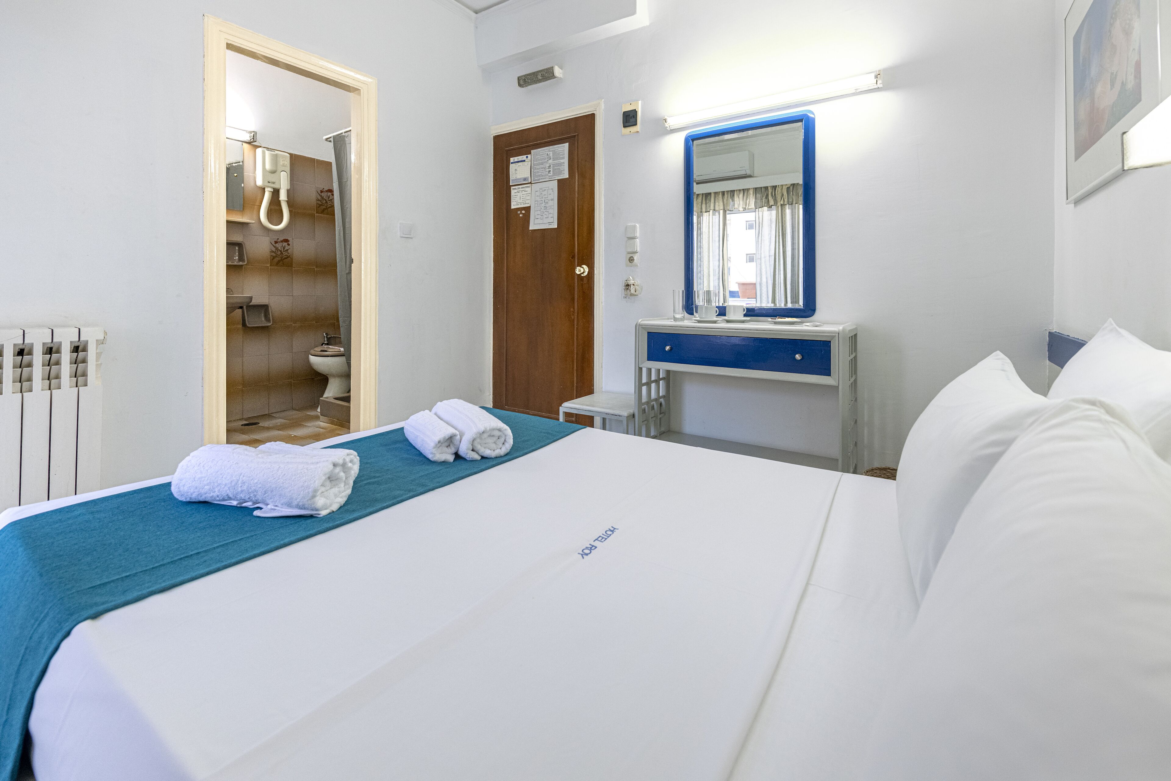 standard double room | desk, free wifi, bed sheets