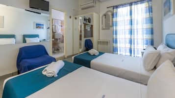 Habitación estándar con 2 camas individuales | Escritorio, wifi gratis y ropa de cama