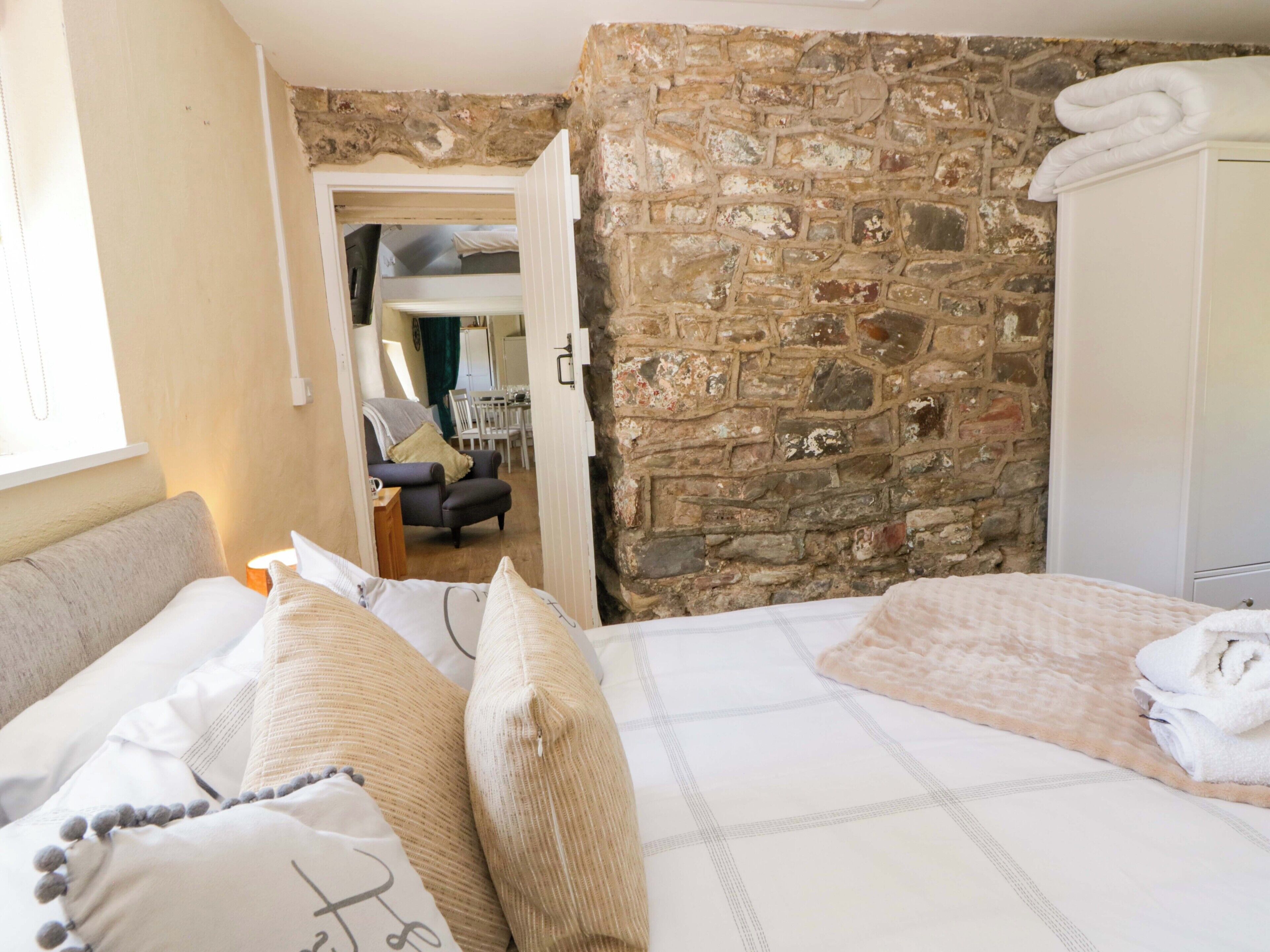 2 bedrooms, individually decorated, individually furnished, free WiFi