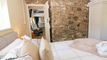 2 bedrooms, individually decorated, individually furnished, free WiFi