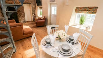 Cottage | Private kitchen | Fridge, dishwasher, electric kettle, toaster