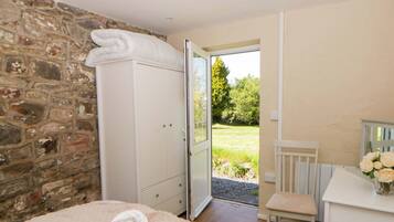 Cottage | 2 bedrooms, individually decorated, individually furnished, free WiFi
