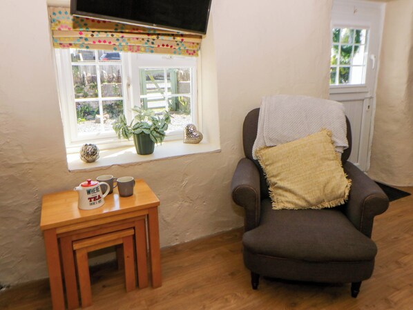 Cottage | Living area - Cobwebs (Kilgetty)