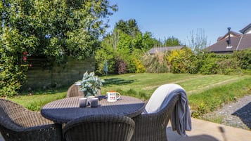 Cottage | Outdoor dining