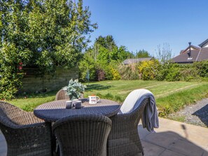 Cottage | Outdoor dining - Cobwebs (Kilgetty)