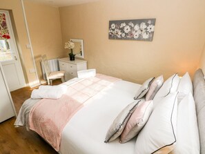 Stuga | 2 sovrum, individuell inredning, unika möbler och gratis wi-fi