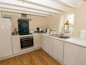 Cottage | Private kitchen | Fridge, dishwasher, electric kettle, toaster - Cobwebs (Kilgetty)