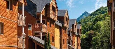 المنشأة من الخارج