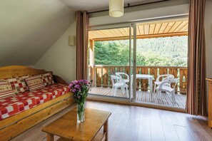 Living area - Fitness, swimming pool, terrace, balcony, parking, tv, ski locker, 35m², Cauterets (Cauterets)