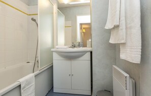 Bathroom - Wifi, swimming pool, balcony, parking, tv, ski locker, 73-76m², Font Romeu (Font-Romeu-Odeillo-Via)