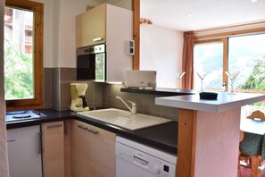 Fridge, microwave, oven, dishwasher - 300m from shops, 2nd floor, ski locker, 61m², Méribel (Méribel - Les Allues)
