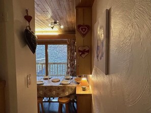 Dining - 1st floor, view limited, terrace, tv, ski locker, 28m², Méribel (Méribel - Les Allues)