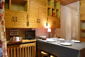 Dining - 1st floor, view limited, terrace, tv, ski locker, 28m², Méribel (Méribel - Les Allues)