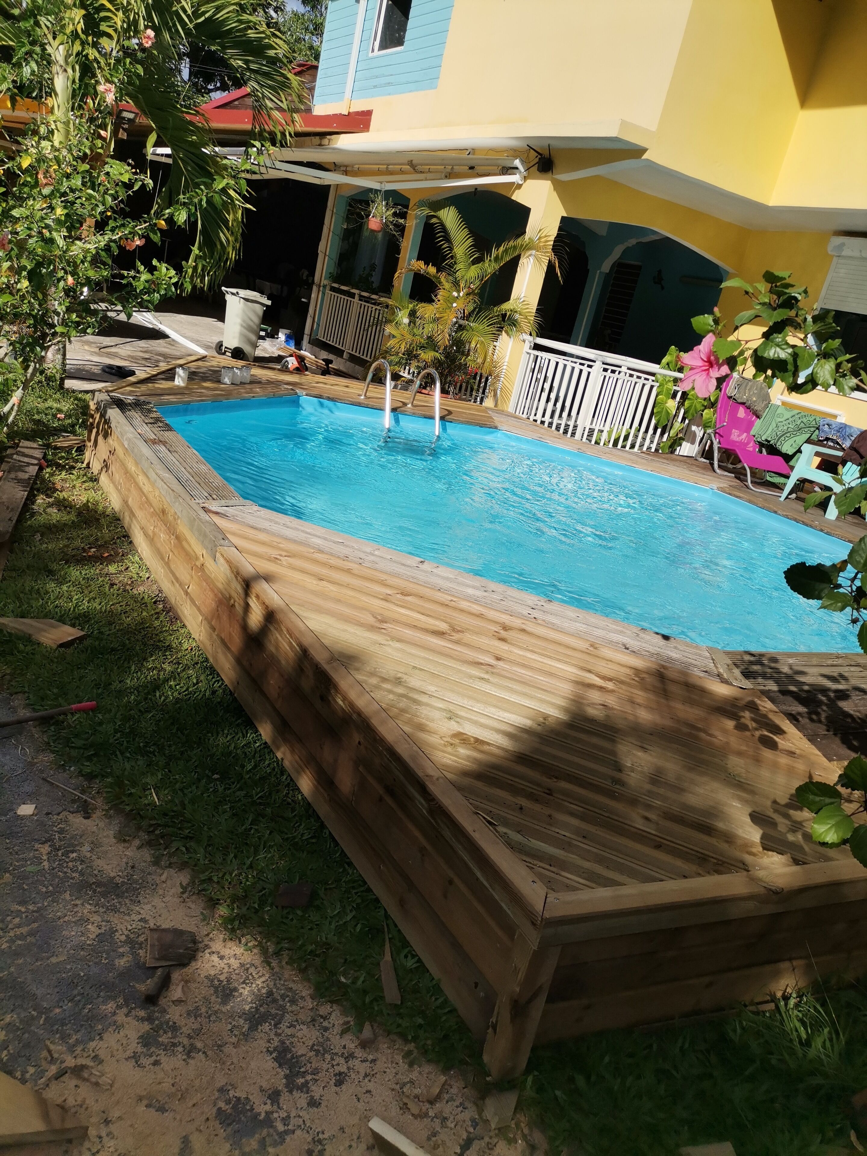 حمّام سباحة خارجي