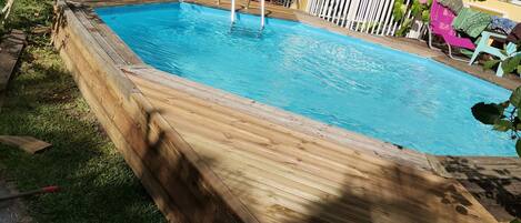 حمّام سباحة خارجي