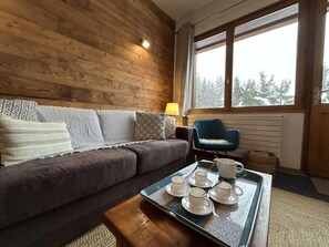 Living area - 2nd floor, tv, ski locker, 45m², Méribel (Méribel - Les Allues)