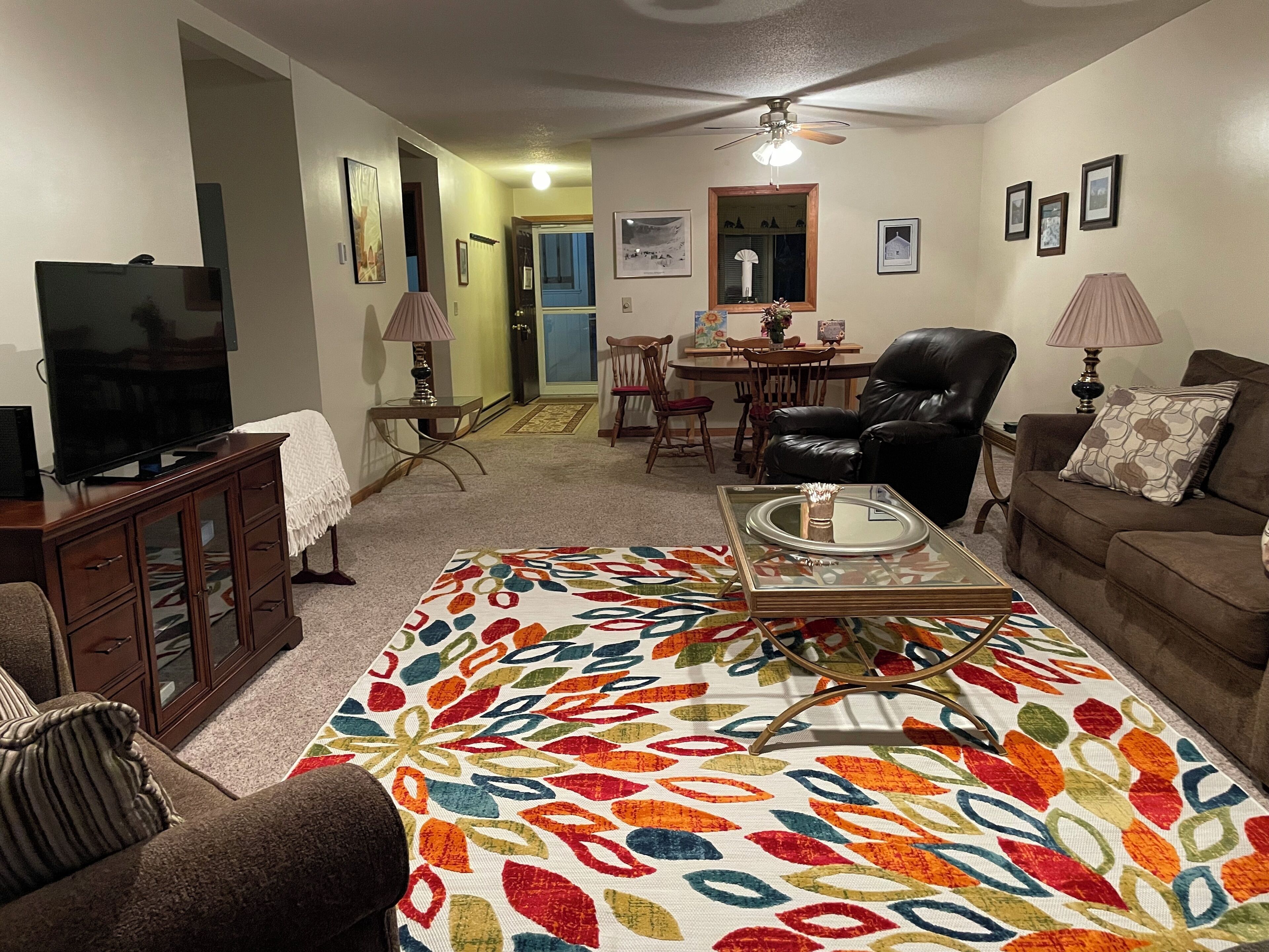 2 bedroom 2 bath condo near skiing, outlets