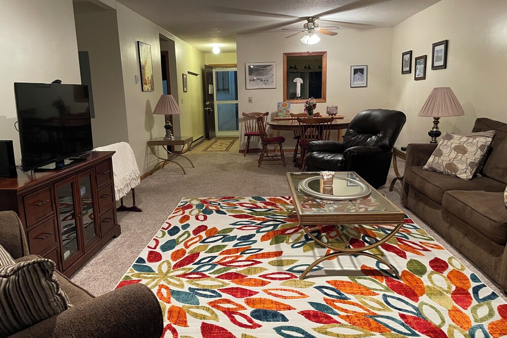 2 bedroom 2 bath condo near skiing, outlets