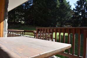 Outdoor dining - 150m from shops, Ground floor, terrace, ski locker, 40m², Méribel (Méribel - Les Allues)