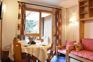 Dining - 200m from shops, 1st floor, view mountain, balcony, ski locker, 28m², Méribel (Méribel - Les Allues)